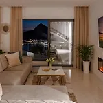Villa Casa Featuring A Sea View, Billiards, And Heated Pool *