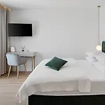 Casa Featuring A Sea View, Billiards, And Heated Pool Villa Omiš