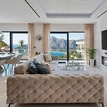 Casa Featuring A Sea View, Billiards, And Heated Pool Omiš