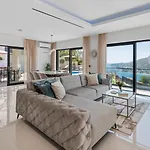Casa Featuring A Sea View, Billiards, And Heated Pool * Omiš
