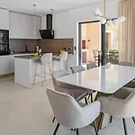 Casa Featuring A Sea View, Billiards, And Heated Pool Villa Omiš