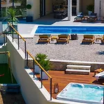 Villa Casa Featuring A Sea View, Billiards, And Heated Pool Omiš