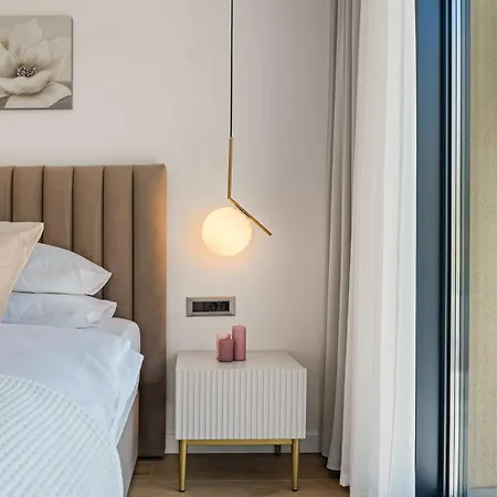 Casa Featuring A Sea View, Billiards, And Heated Pool Omiš