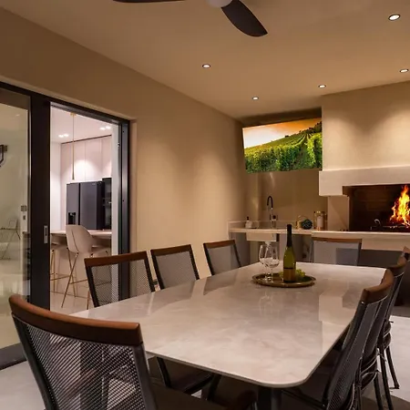 Casa Featuring A Sea View, Billiards, And Heated Pool *