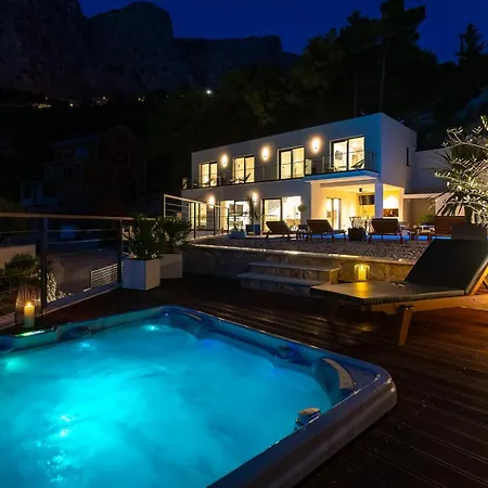 Casa Featuring A Sea View, Billiards, And Heated Pool * Omiš