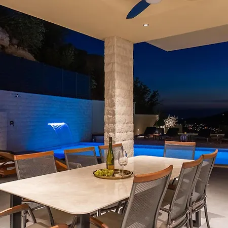Casa Featuring A Sea View, Billiards, And Heated Pool Villa