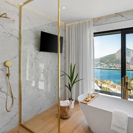 Casa Featuring A Sea View, Billiards, And Heated Pool * Omiš