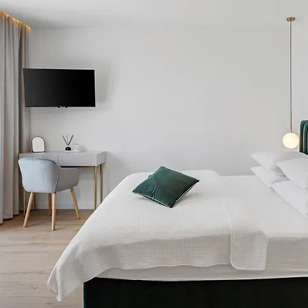 Casa Featuring A Sea View, Billiards, And Heated Pool Villa Omiš