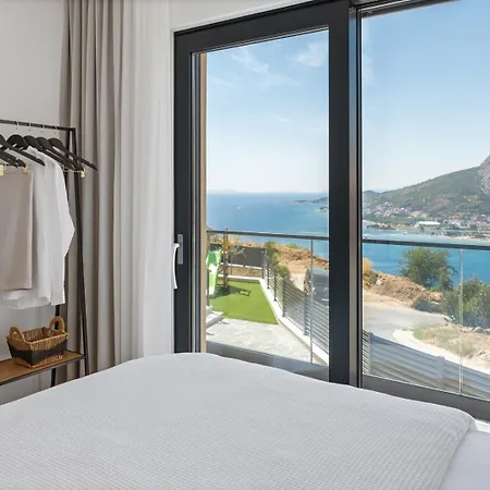 Villa Casa Featuring A Sea View, Billiards, And Heated Pool Omiš