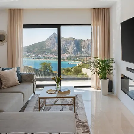 Villa Casa Featuring A Sea View, Billiards, And Heated Pool