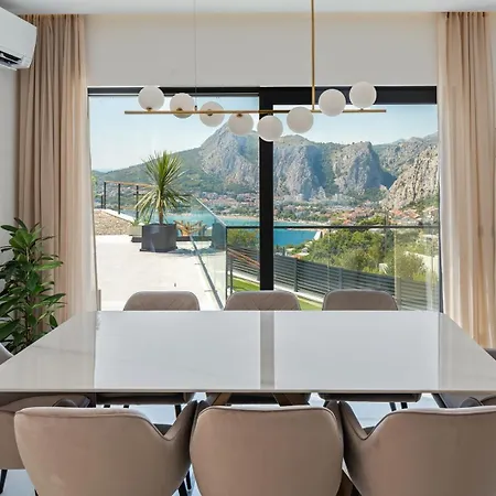 Casa Featuring A Sea View, Billiards, And Heated Pool Villa Omiš