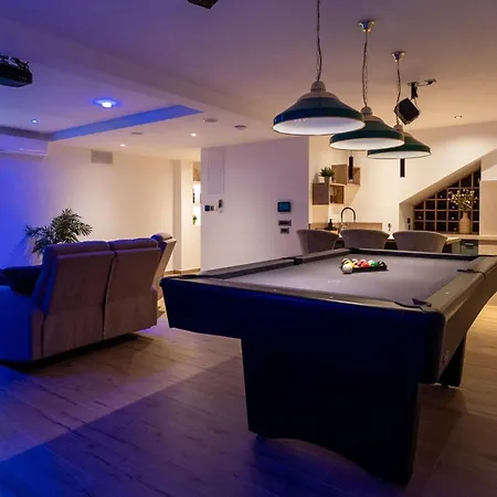 Casa Featuring A Sea View, Billiards, And Heated Pool Villa Omiš